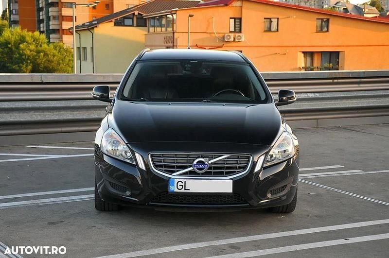 Culoarenegru Utilizat 2012 Volvo V60 Standard Break | 5.500 EUR (Preț OK) - Imagine 1/4