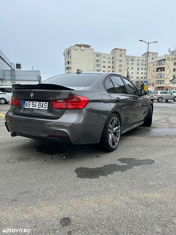 Second-hand BMW 318 Sport Line 143 CP (105 kW) 2013 Culoaremaro Berlinǎ