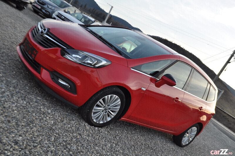 Roșu Utilizat 2018 Opel Zafira Monovolum | 10.999 EUR (Preț bun) - Imagine 1/4