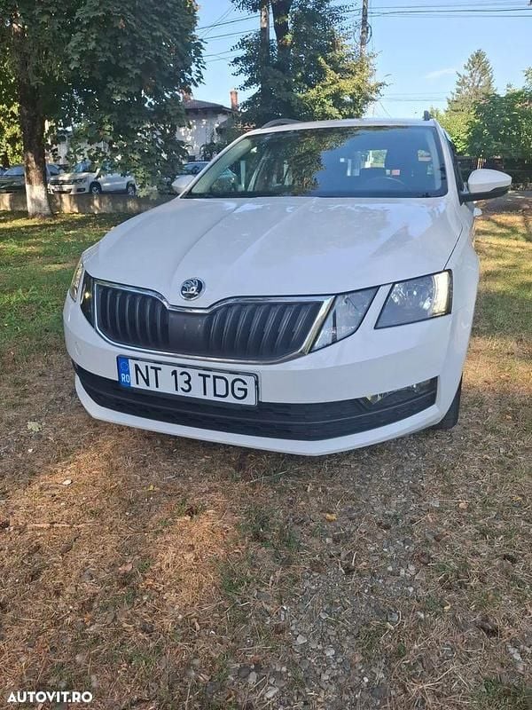 Culoarealb Utilizat 2017 Skoda Octavia Active Break | 8.000 EUR (Preț bun) - Imagine 1/4