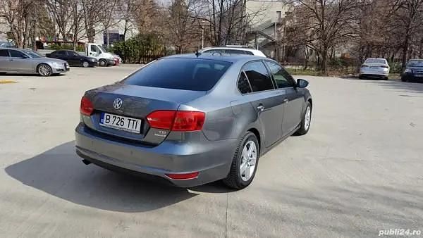 Second-hand VW Jetta 110 CP (80 kW) 2012 Argintiu Berlinǎ