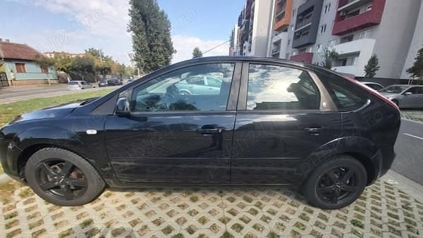 Utilizat 2005 Ford Focus Ghia Hatchback | 1.800 EUR (Preț OK) - Imagine 1/3