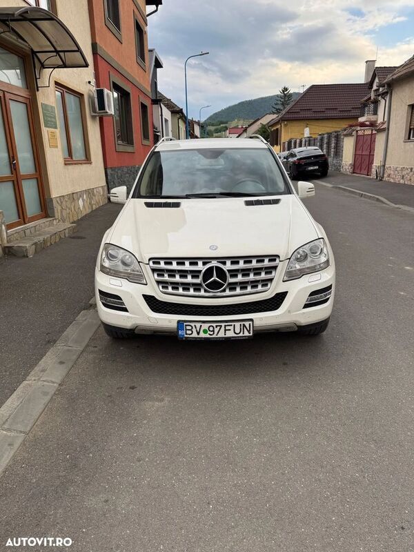 Alb Utilizat 2010 Mercedes ML300 SUV | 10.500 EUR - Imagine 1/4
