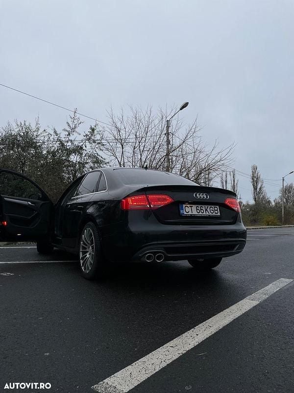 Culoarenegru Utilizat 2012 Audi A4 Ambition Berlinǎ | 8.500 EUR (Preț OK) - Imagine 1/4