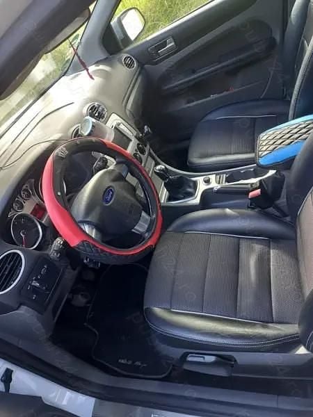 Utilizat 2010 Ford Focus | 2.800 EUR (Preț OK) - Imagine 1/2