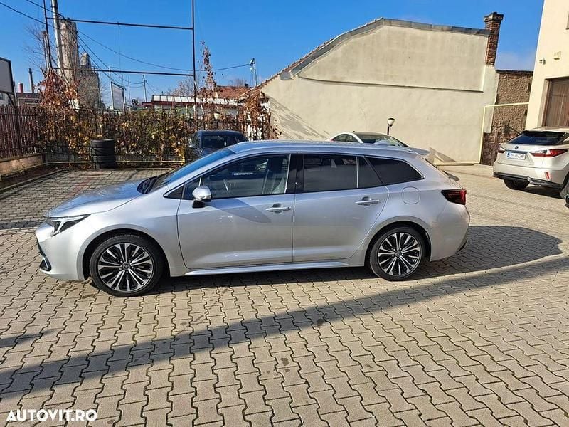 Second-hand Toyota Corolla 178 CP (130 kW) 2024 Culoareargint Break