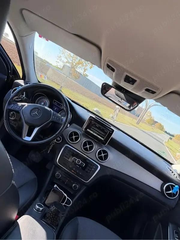 Second-hand Mercedes GLA200 136 CP (100 kW) 2015 Negru SUV