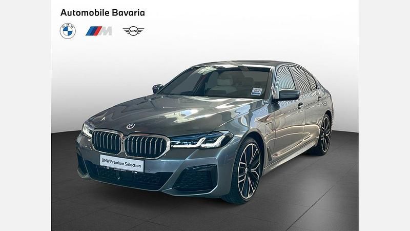 Bluestone metallic metalizat Utilizat 2022 BMW 545e Comfort Edition Berlinǎ | 54.910 EUR - Imagine 1/4