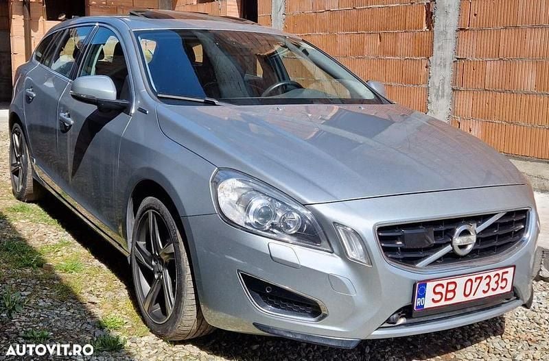 Culoaregri Utilizat 2013 Volvo V60 Summum Break | 9.200 EUR (Preț OK) - Imagine 1/4