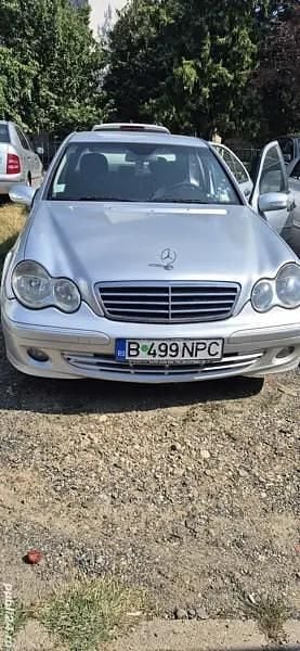 Utilizat 2007 Mercedes 220 Berlinǎ | 2.300 EUR - Imagine 1/4