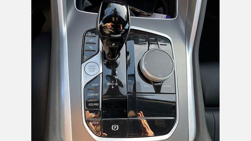 Second-hand BMW X6 Sport Line 286 CP (210 kW) 2022 Negru sapphire metalizat SUV