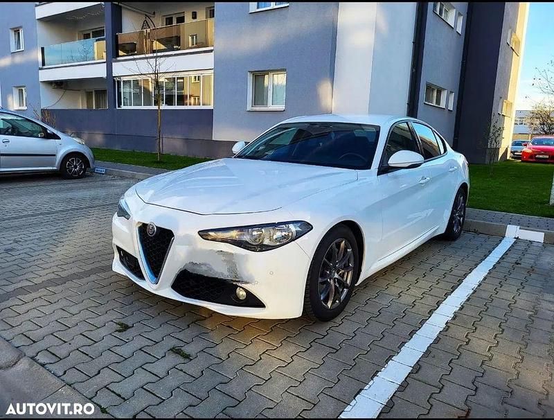 Second-hand Alfa Romeo Giulia Super 180 CP (132 kW) 2017 Culoarealb Berlinǎ