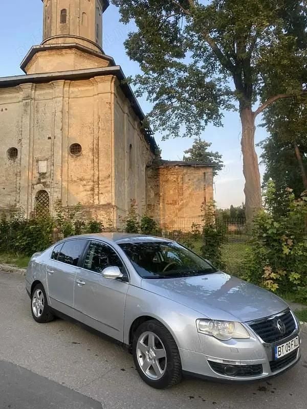 Utilizat 2005 VW Passat Berlinǎ | 2.700 EUR (Preț OK) - Imagine 1/4