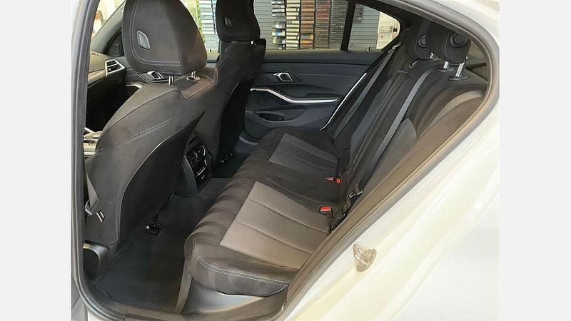 Second-hand BMW 318 Comfort Edition 150 CP (110 kW) 2025 Alb alpine Berlinǎ