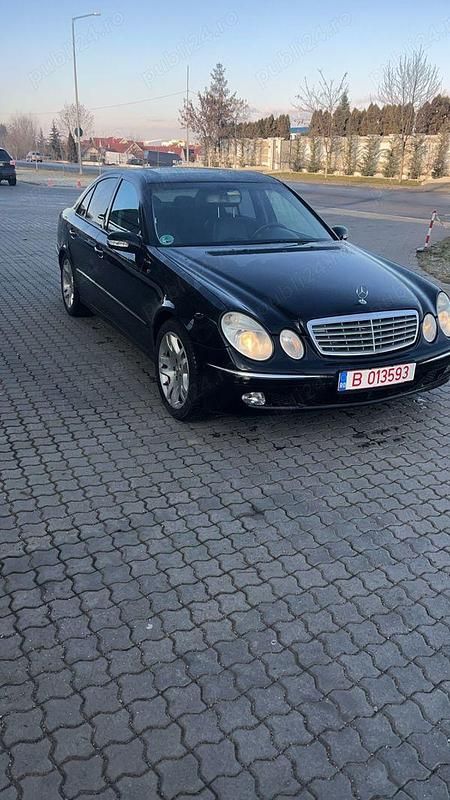 Second-hand Mercedes E320 2005 Berlinǎ