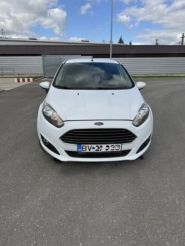 Alb Utilizat 2015 Ford Fiesta Hatchback | 4.700 EUR (Preț OK) - Imagine 1/4