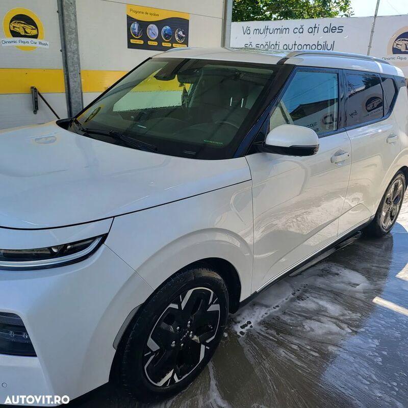 Alb Utilizat 2020 Kia Soul EV Premium SUV | 13.900 EUR - Imagine 1/4