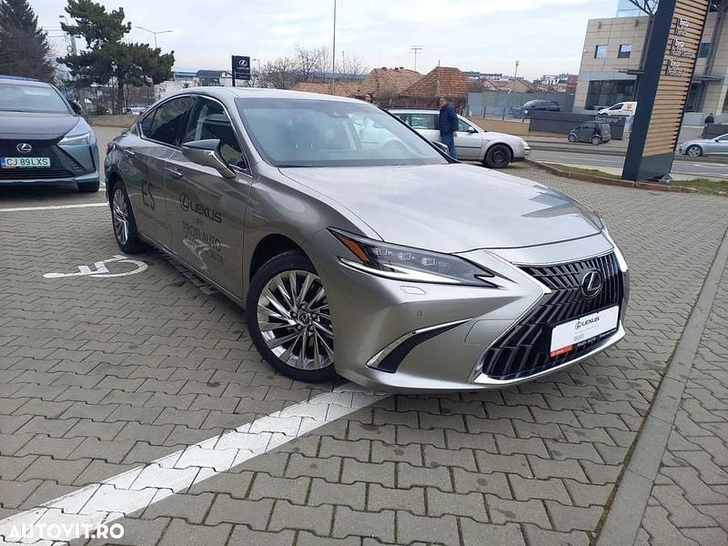 Second-hand Lexus ES300H Luxury Line 218 CP (160 kW) 2025 Culoareargint Berlinǎ