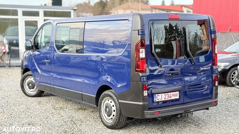 Second-hand Renault Trafic Komfort 115 CP (84 kW) 2015 Culoarealbastru Monovolum