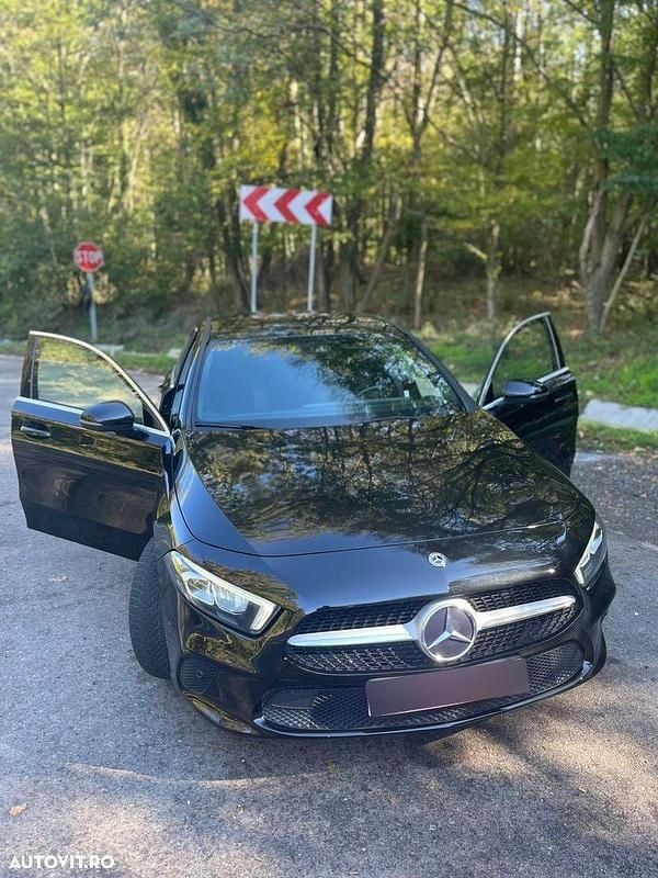 Culoarenegru Utilizat 2019 Mercedes A180 Berlinǎ | 16.900 EUR (Preț bun) - Imagine 1/4