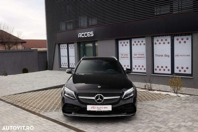 Second-hand Mercedes C300 245 CP (180 kW) 2018 Culoarenegru Break