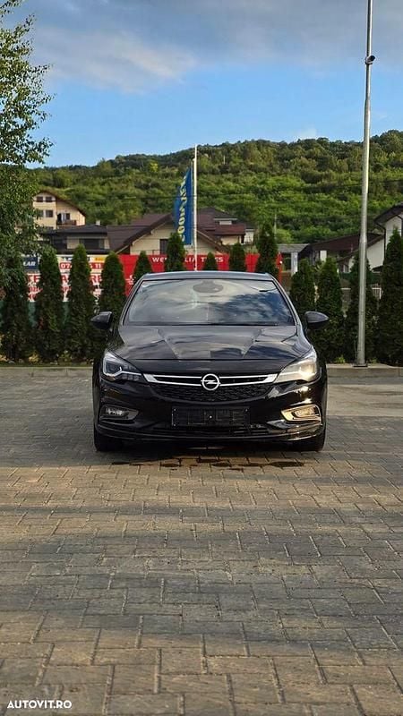 Culoarenegru Utilizat 2017 Opel Astra Dynamic Hatchback | 5.490 EUR (Super Preț) - Imagine 1/4