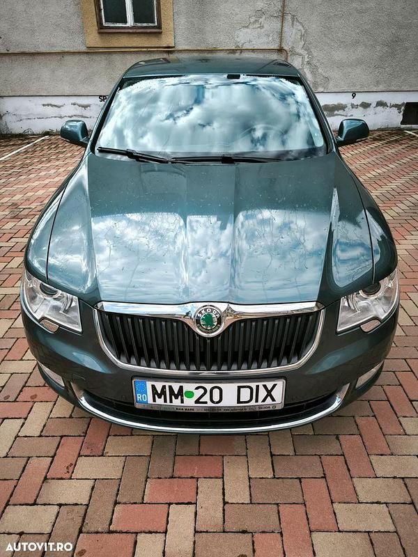 Culoareverde Utilizat 2011 Skoda Superb Ambition Break | 7.800 EUR (Puțin scump) - Imagine 1/4
