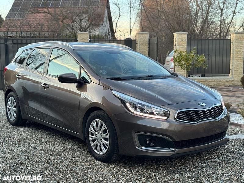 Second-hand Kia Ceed 120 CP (88 kW) 2017 Culoaremaro Hatchback