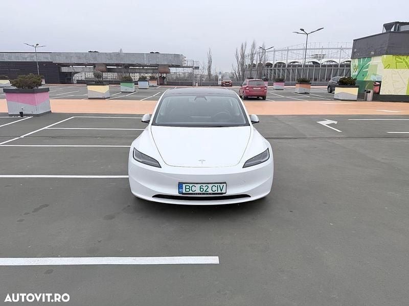 Second-hand Tesla Model 3 208 kW (283 CP) 2024 Culoarealb Berlinǎ