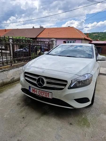 Alb Utilizat 2013 Mercedes A180 Berlinǎ | 12.000 EUR - Imagine 1/4