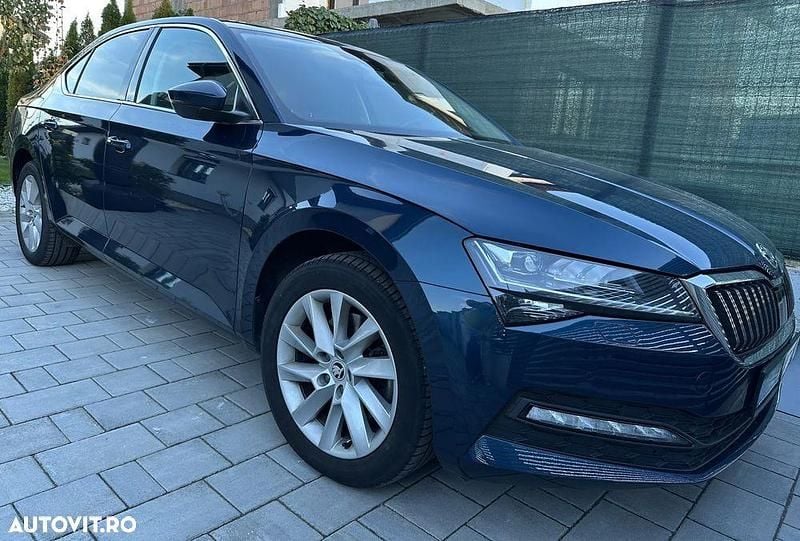 Culoarealbastru Utilizat 2021 Skoda Superb Ambition Hatchback | 20.500 EUR (Preț bun) - Imagine 1/4