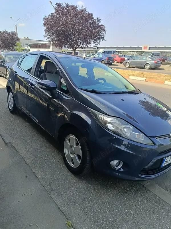 Utilizat 2010 Ford Fiesta Hatchback | 3.200 EUR (Preț OK) - Imagine 1/4