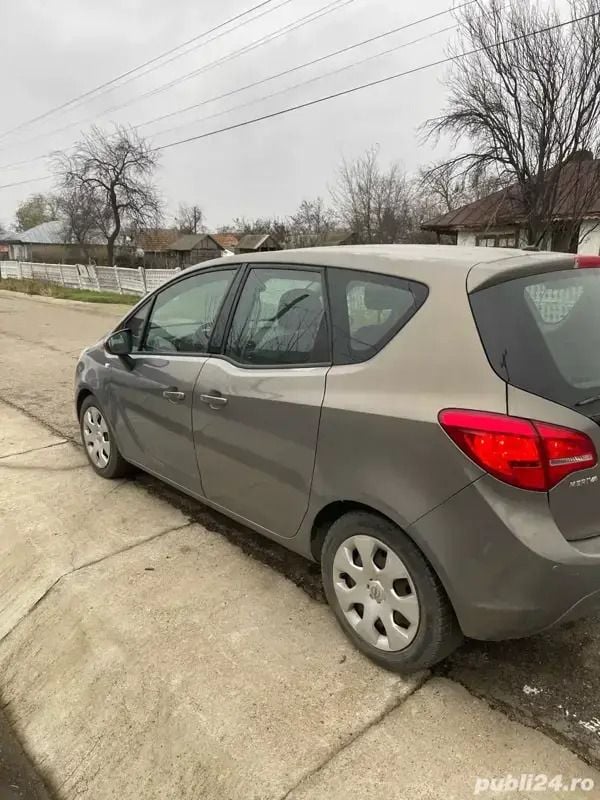 Utilizat 2010 Opel Meriva Monovolum | 2.000 EUR (Super Preț) - Imagine 1/4