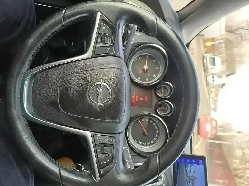 Second-hand Opel Astra 110 CP (80 kW) 2011 Culoarenegru Hatchback