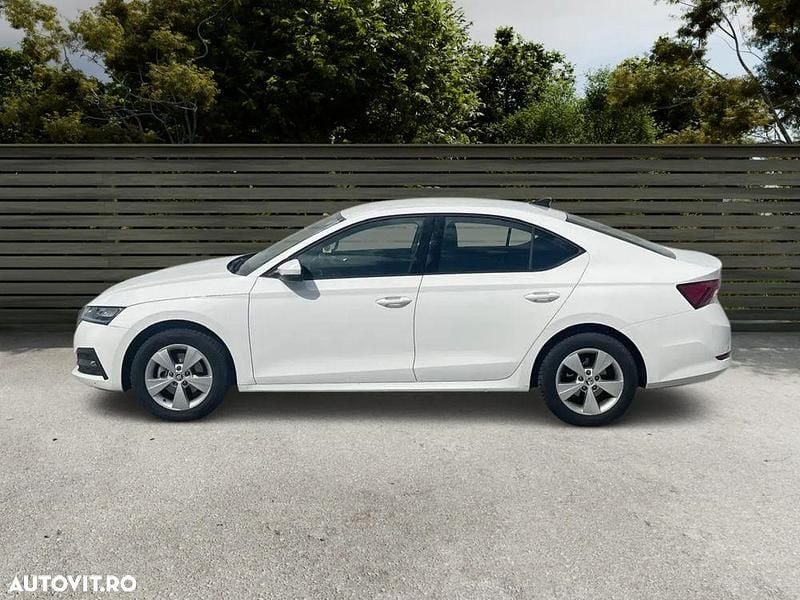 Second-hand Skoda Octavia Style 115 CP (84 kW) 2023 Culoarealb Hatchback
