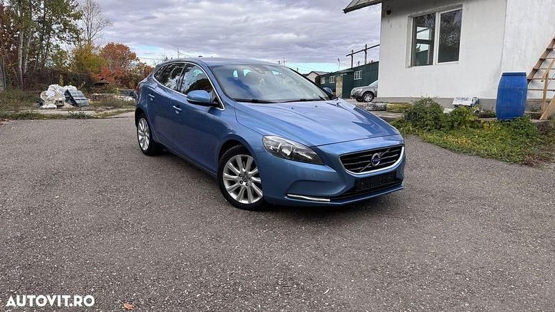 Culoarealbastru Utilizat 2014 Volvo V40 Ocean Race Hatchback | 5.990 EUR (Preț bun) - Imagine 1/4