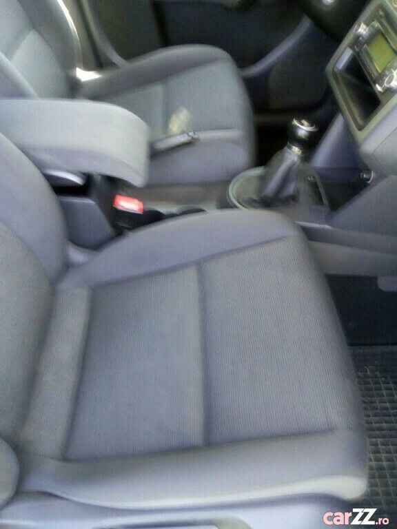 Second-hand VW Touran 105 CP (77 kW) 2009 Negru Monovolum