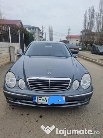 Second-hand Mercedes E200 2004 Berlinǎ