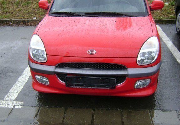 Second-hand Daihatsu Sirion 102 CP (75 kW) 2001 Roşu Hatchback