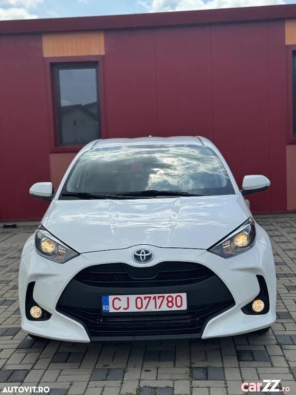 Alb Utilizat 2021 Toyota Yaris Hybrid Plus Berlinǎ | 14.990 EUR (Preț OK) - Imagine 1/4