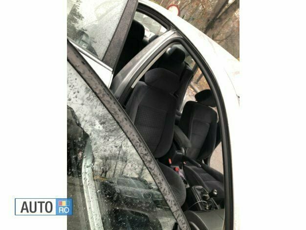 Second-hand VW Passat 131 CP (96 kW) 2001 Gri Berlinǎ