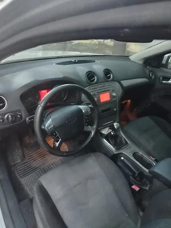 Gri Utilizat 2007 Ford Mondeo Hatchback | 3.200 EUR (Preț OK) - Imagine 1/4