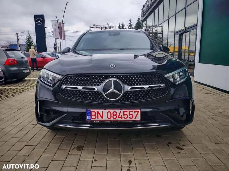Second-hand Mercedes GLC300 Advanced 258 CP (189 kW) 2023 Culoarenegru SUV
