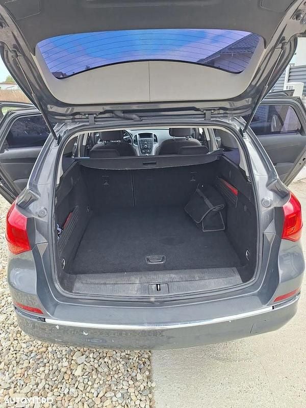 Culoaregri Utilizat 2015 Opel Astra GTC Break | 6.450 EUR (Scump) - Imagine 1/4