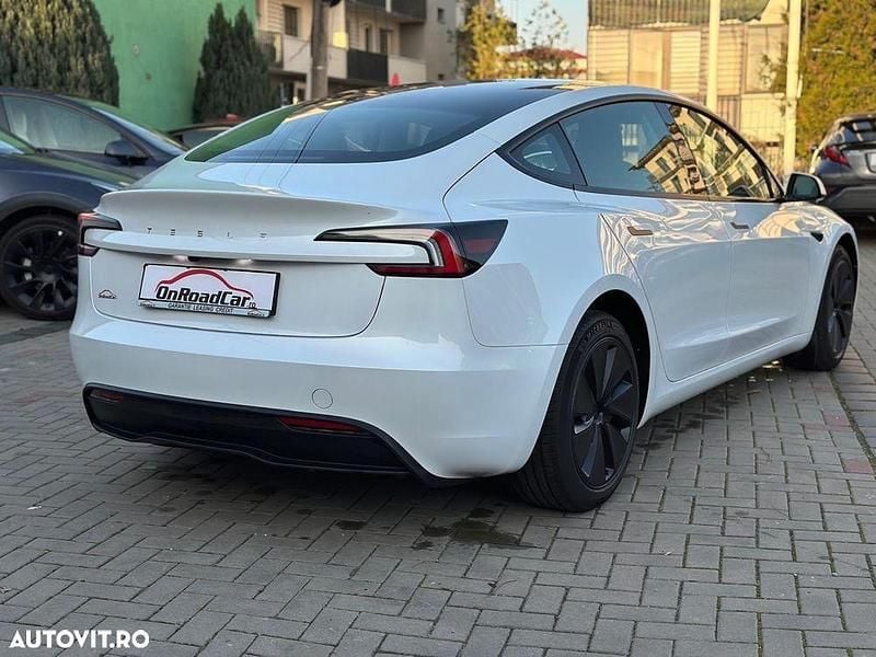 Second-hand Tesla Model 3 Standard Range Plus 208 kW (283 CP) 2024 Culoarealb Berlinǎ