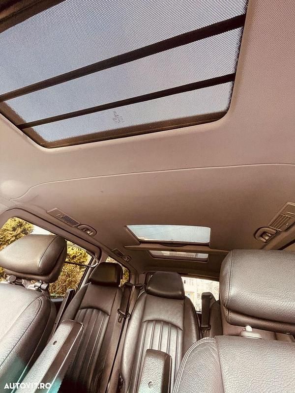 Second-hand Mercedes Viano 163 CP (119 kW) 2011 Culoaregalbeuriu Monovolum