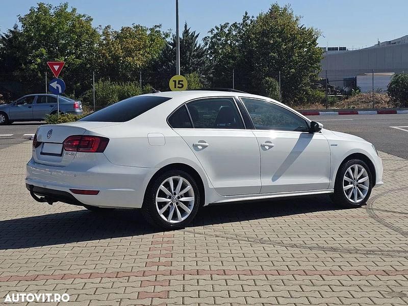 Second-hand VW Jetta Highline 170 CP (125 kW) 2013 Culoarealb Berlinǎ