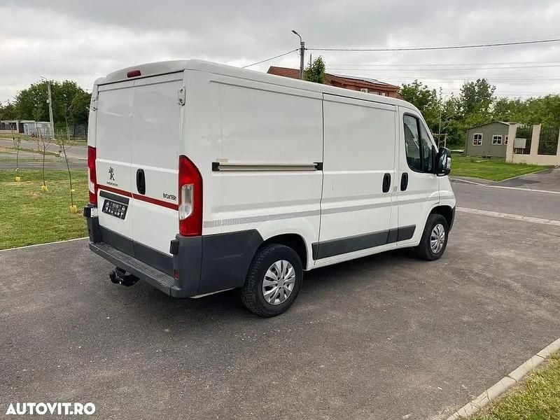 Second-hand Peugeot Boxer 130 CP (95 kW) 2018 Culoarealb Van