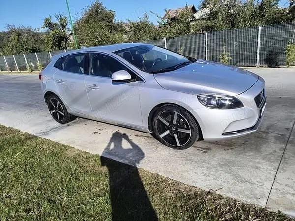Second-hand Volvo V40 190 CP (139 kW) 2015