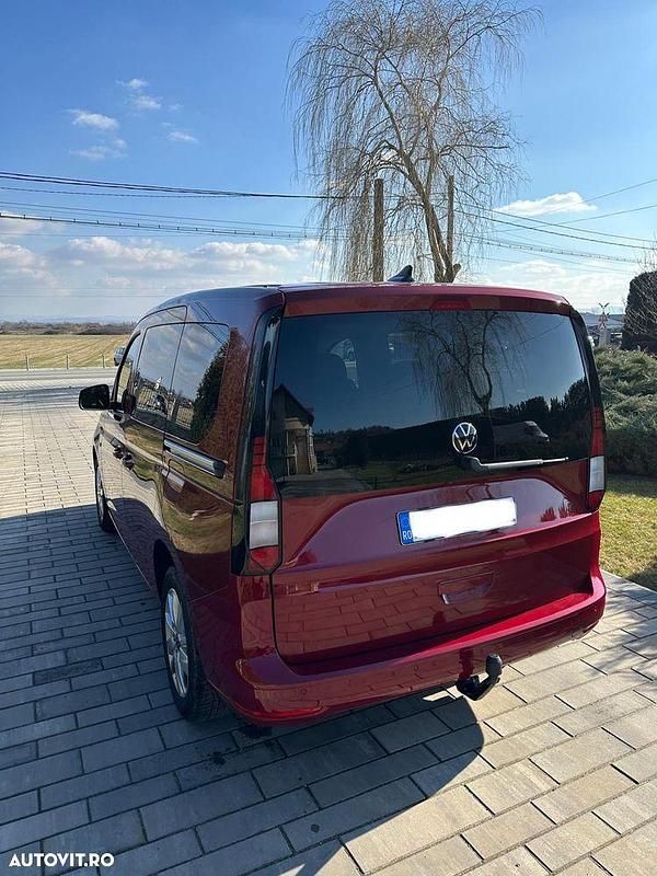 Second-hand VW Caddy 102 CP (75 kW) 2024 Culoarerosu Monovolum